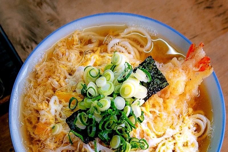 今日の旅ごはん 大阪上本町の天とじ細うどん 荒野にて