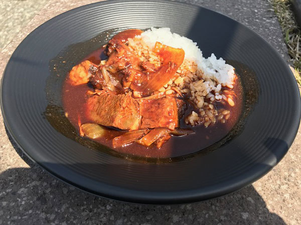 ふりむけばスカタン