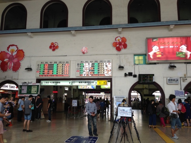 台南から台北へは新幹線で、気温37度湿度95%も過ぎたればってやつです。_a0334793_04090648.jpg