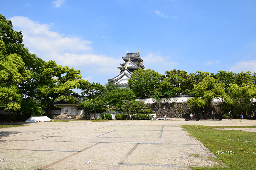 漆黒の烏城、備前岡山城を歩く。 その3「本丸中の段」_e0158128_19063682.jpg
