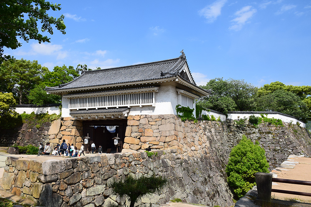 漆黒の烏城、備前岡山城を歩く。 その3「本丸中の段」_e0158128_19230508.jpg