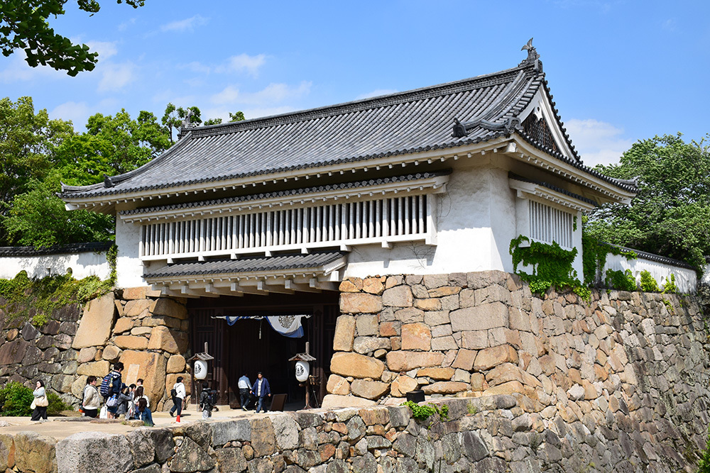 漆黒の烏城、備前岡山城を歩く。 その3「本丸中の段」_e0158128_19230933.jpg