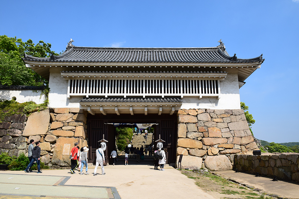 漆黒の烏城、備前岡山城を歩く。 その3「本丸中の段」_e0158128_19231535.jpg