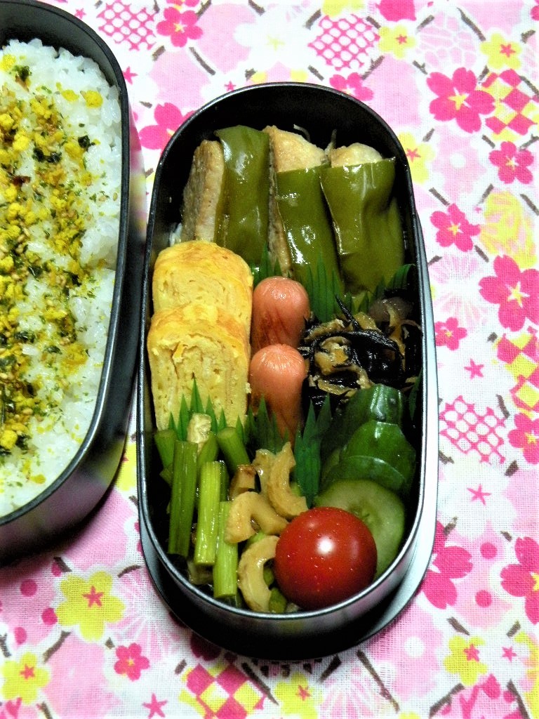 今日のお弁当。（4/23） 　　　昨日のおやつ。_d0285829_15115586.jpg