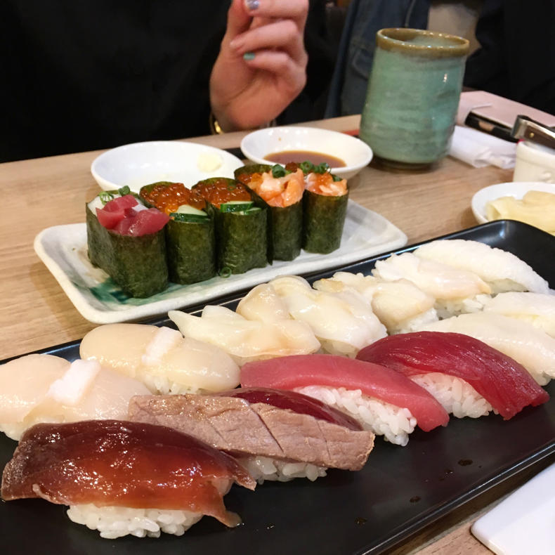神楽坂で、お寿司食べ放題！_c0060143_20290793.jpg