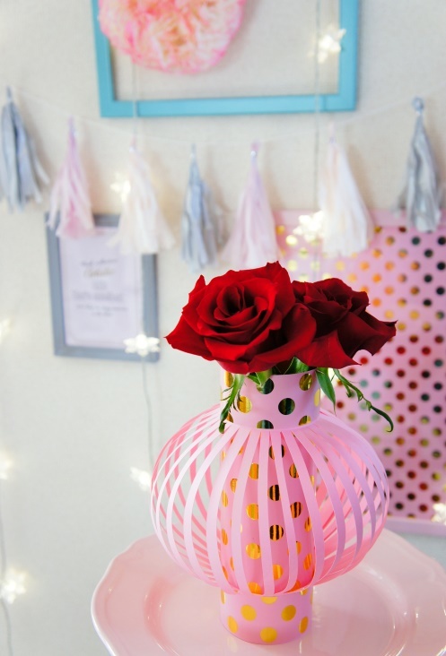 カンタン ときめきハンドメイド 色画用紙でフラワーベースカバー Oh Mamagoto Maman S Idee