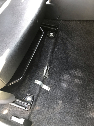 ジムニー カーペット破れ インテリアリペア なーべーのリペア奮闘記 ジムニー カーペット破れ インテリアリペア なーべーのリペア奮闘記