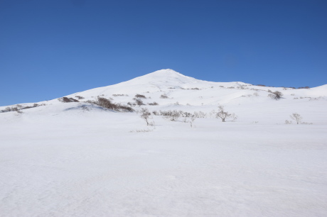 2019年4月20日　強風の鳥海山、頂上直下で撤退。広い斜面を払川口まで滑る_c0242406_16550346.jpg