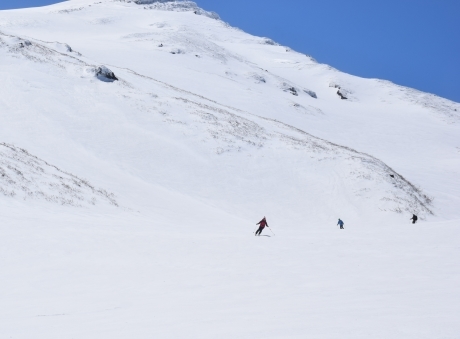 2019年4月20日　強風の鳥海山、頂上直下で撤退。広い斜面を払川口まで滑る_c0242406_16565713.jpg