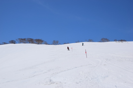 2019年4月20日　強風の鳥海山、頂上直下で撤退。広い斜面を払川口まで滑る_c0242406_17295252.jpg