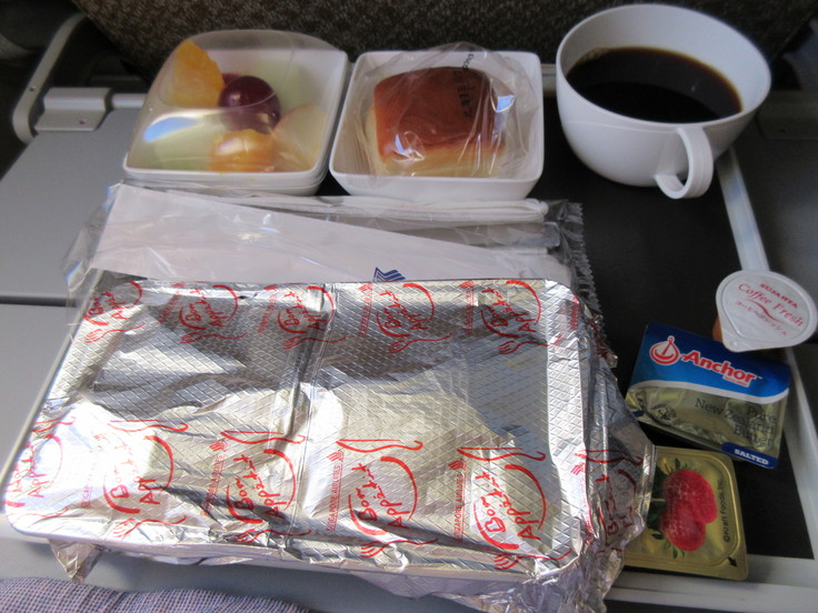 SQ639 羽田発の機内食_c0212604_1491655.jpg