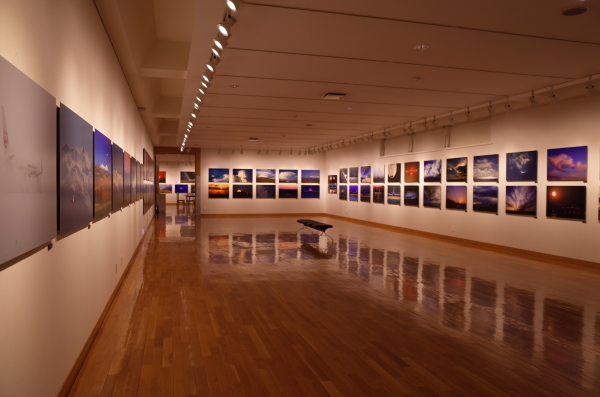 東川町文化ギャラリーで開催中の写真展 ルーク・オザワ写真展_b0187229_21474860.jpg