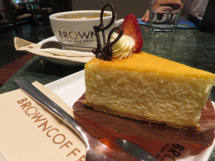 カフェ情報☆計画停電デーの仕事場@BROWN COFFEE_e0408534_00445614.jpg