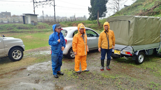 雨の中のフットパスコースへ_c0336902_18214622.jpg