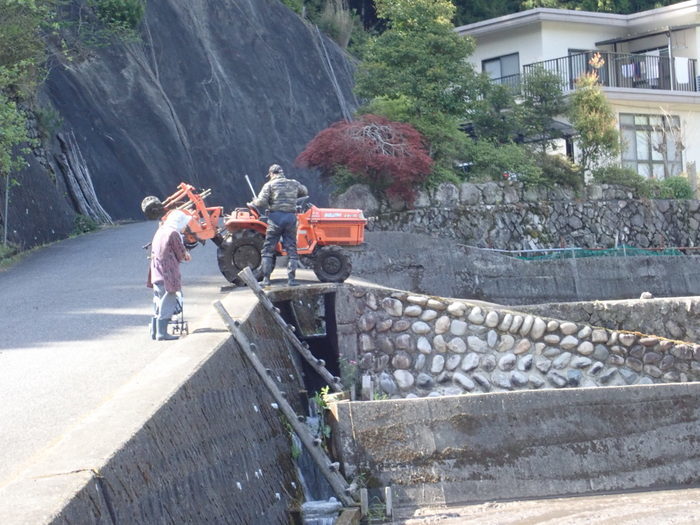 田んぼの代掻き_c0116915_23463665.jpg
