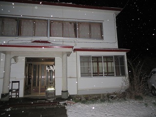 予報通り、雪になりました_b0405523_12381209.jpg