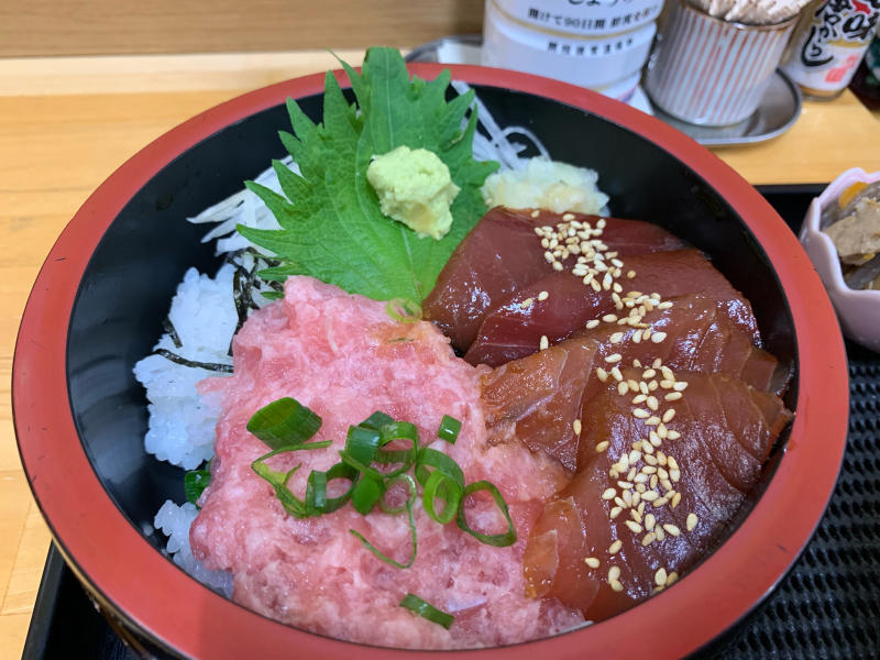 大東京綜合卸売センターで名物ねぎとろ丼_a0359239_13353701.jpg