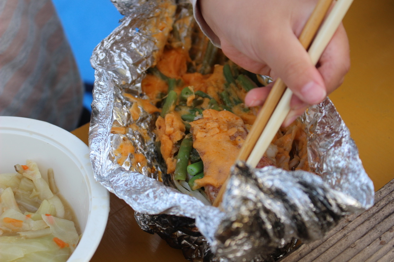 ネコキッズキャンプ 1日目 夜は焚き火で料理 チームごとに火を起こして 美味しいホイル焼きを作りました ねこんちゅ通信 ネコのわくわく自然教室 ネコキッズキャンプ 1日目 夜は焚き火で料理 チームごとに火を起こして 美味しいホイル焼きを作りました ねこんちゅ通信 ネコのわくわく自然教室