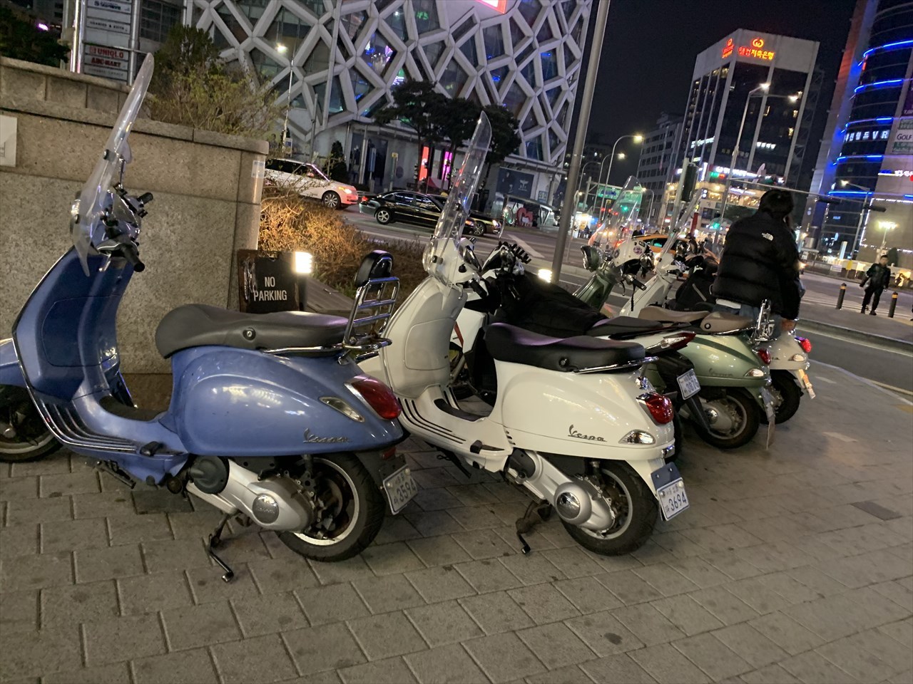 　『バイク天国☆世界の旅』番外編 ～韓国ソウルのバイク事情！ ベスパ事情～_d0099181_14522765.jpg