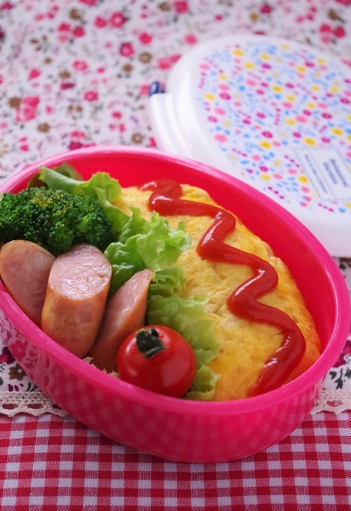 高校生のお弁当(ハンバーグ、天むす、焼きしゃけ、オムライス、あじフライ)_f0168317_22075070.jpg