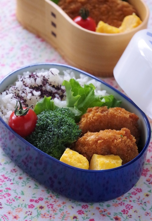 高校生のお弁当(太刀魚のソテー、コロッケ、ハンバーグ、なすのひき肉詰め、豚肉のニラ巻き)_f0168317_22075943.jpg