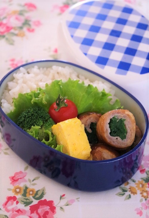 高校生のお弁当(太刀魚のソテー、コロッケ、ハンバーグ、なすのひき肉詰め、豚肉のニラ巻き)_f0168317_22080471.jpg