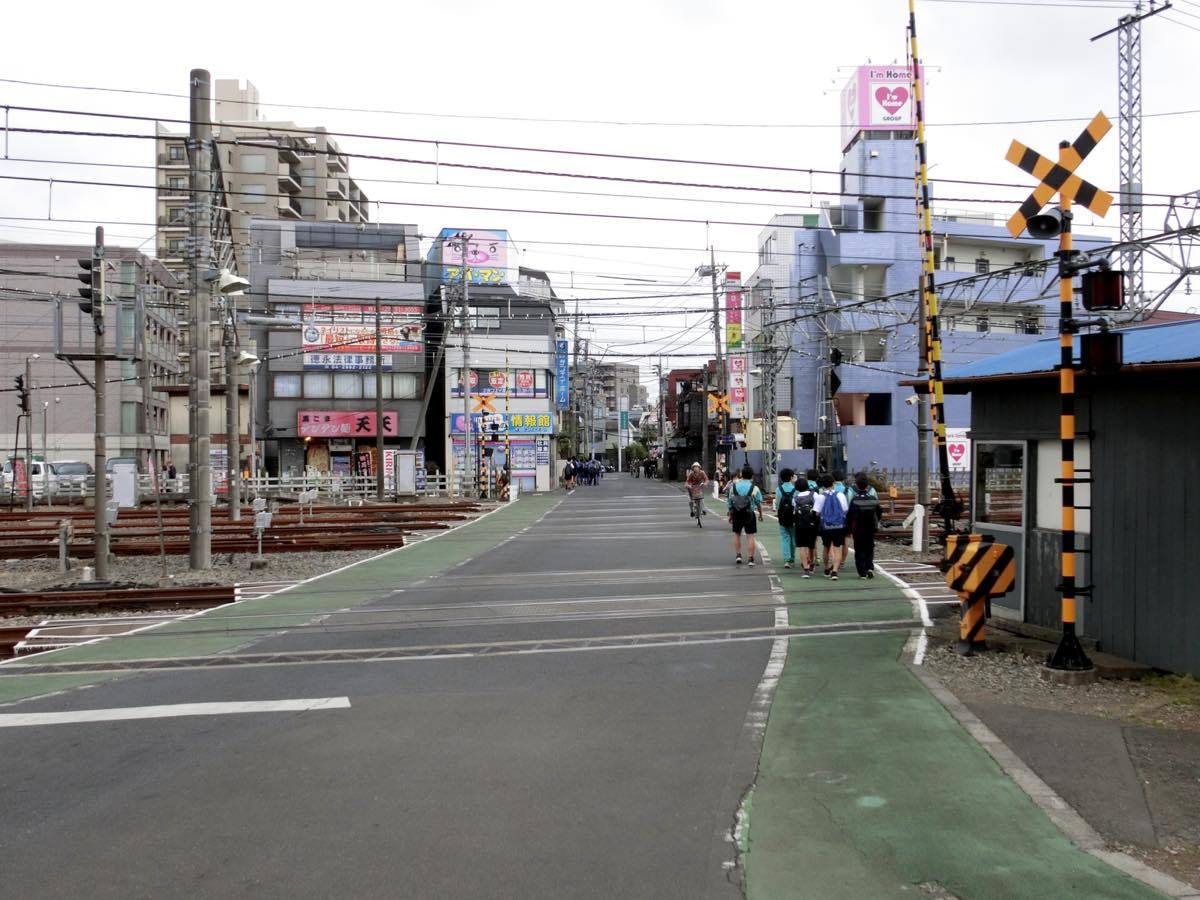 西武鉄道の踏切 所沢 編 黄色い電車に乗せて