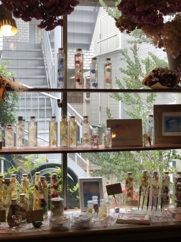 ブーケ・ドゥ・ミュゲ作品展  @花屋＆カフェ  ラプティフルール【Jour de Muguet〜すずらんの日〜】@_a0157409_02335715.jpeg