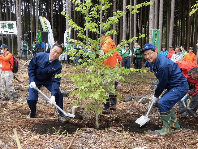 平成30年度副議長として最後の公務 「第26回 富士山麓ブナ林創造事業」に参加_f0141310_09102119.jpg