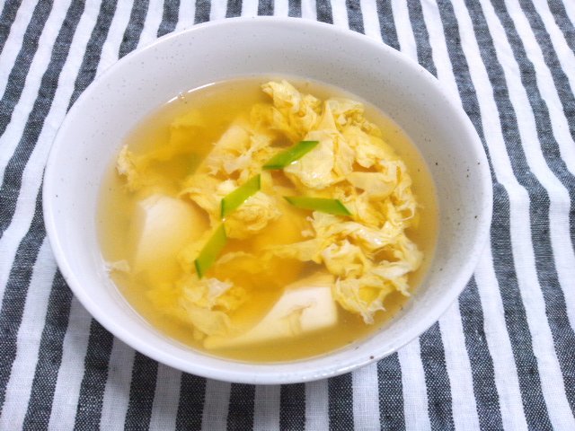 豆腐と卵のお吸い物 Minha Praia