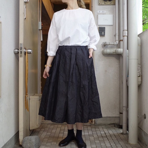 ワンショルダーとギャザー_d0364239_20361675.jpg