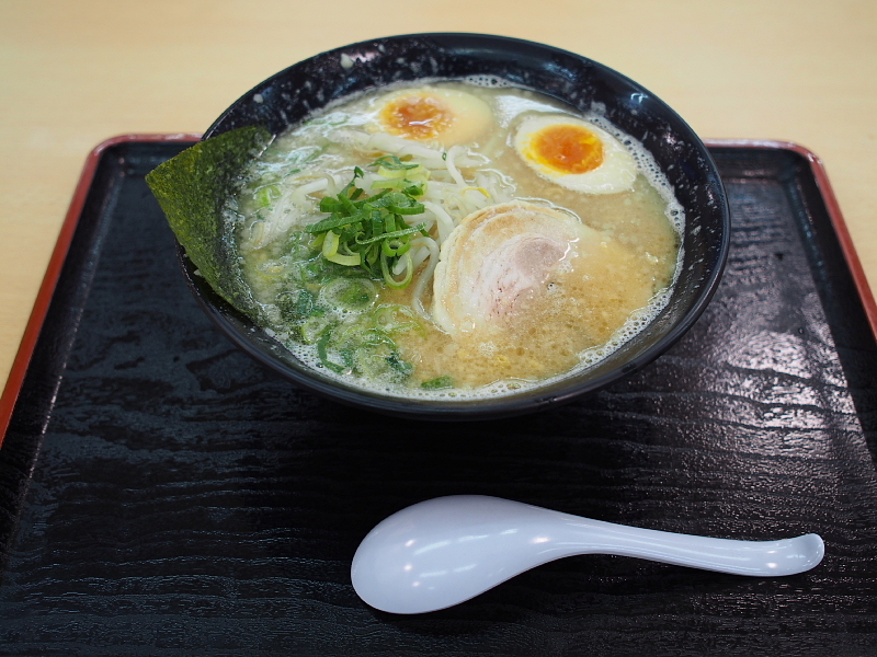 【とっても優しい】にんたまラーメン @ゆにろーず 横戸店_b0008655_12345852.jpg