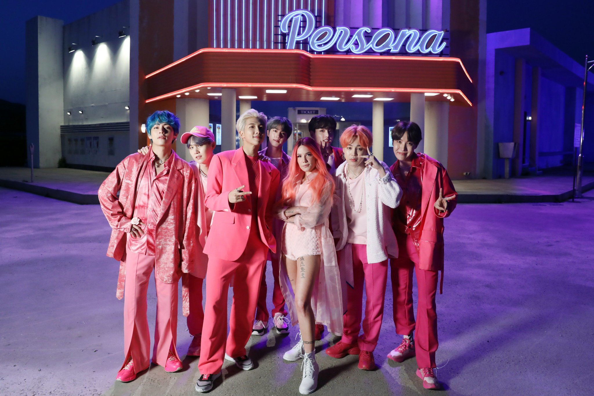 Bts Boy With Luv Feat Halsey ボーカルはグラデーションを描き ラップは鮮やかな色を放ち ワールドワイドに駆け巡る Inthecube