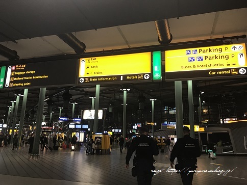 『オランダアムステルダムの旅』空港から市内までのアクセス抜群♪_f0023333_17141008.jpg