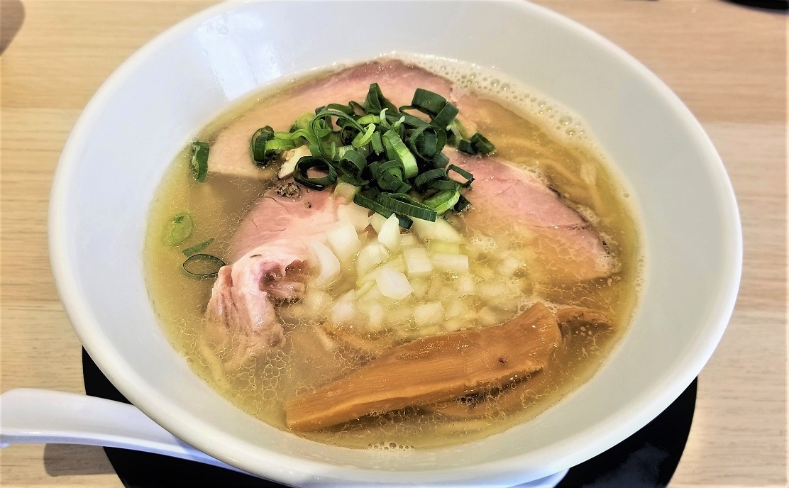 麺道しゅはり 鶏と昆布と煮干しの塩ラーメン 拉麺blues