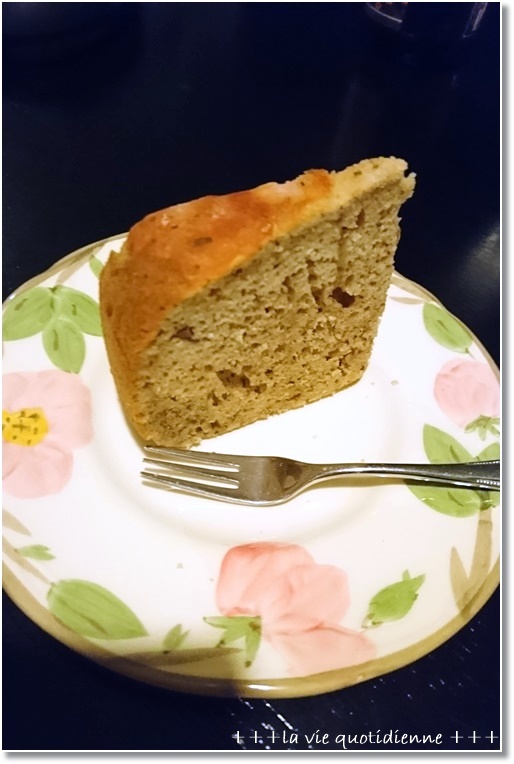 桜餡と緑茶のケーキと【焼き納め】クランベリーと桜のクリチラウンドパン_a0348473_22261537.jpg