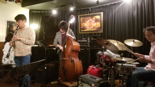 昼間は作曲。夜は今日もジャムセッションに来ました😉_e0119092_20481681.jpg