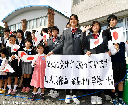 「皆さんとともに日本国憲法を守り」と言わなかった新天皇_c0315619_16365202.png