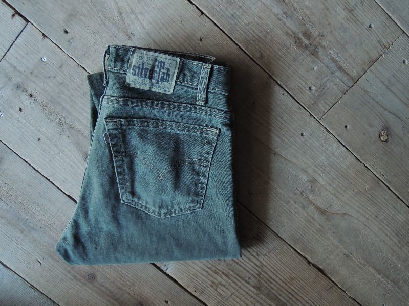 colored levis