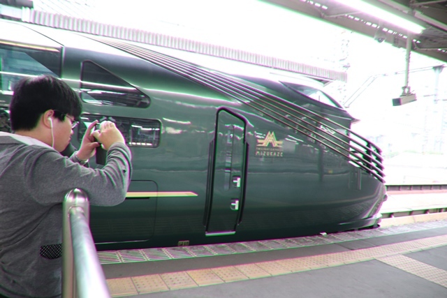 藤田八束の鉄道写真@トワイライトエキスプレス瑞風にいつかは乗ってみたいとは思いますが、豪華列車に乗るために・・・素晴らしい姿を見せてくれる瑞風・・・大阪駅で_d0181492_21423957.jpg