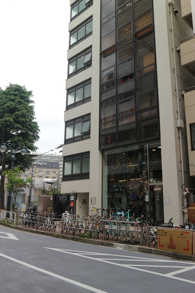 5月6日　渋谷　原宿　の自転車屋　FLAME bike前です_e0188759_11372028.jpg