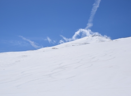 2019年4月20日　強風の鳥海山、頂上直下で撤退。広い斜面を払川口まで滑る_c0242406_14140269.jpg