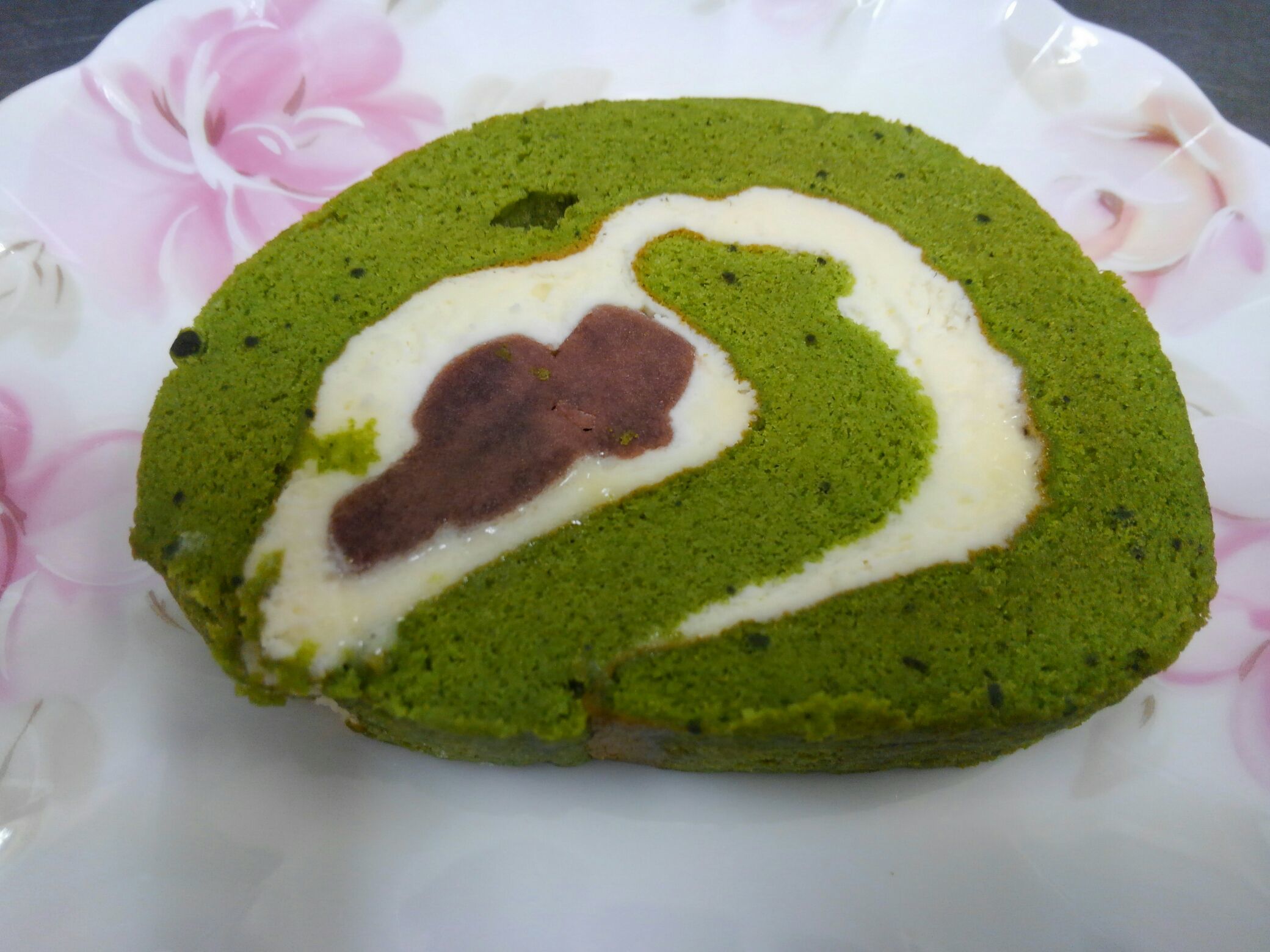 抹茶のロールケーキ_b0251421_14231770.jpg