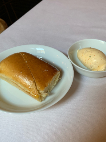 パリのオススメレストラン ～ Restaurant Anne, le Pavillon de la Reine ～_a0258141_23494536.jpg