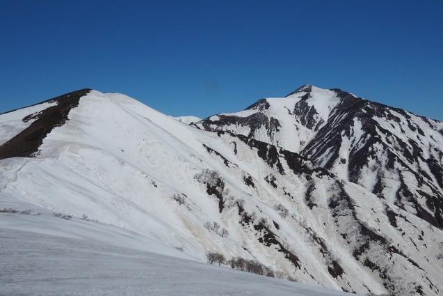 2019/4/28~30 大朝日岳~長井葉山縦走その3_b0189948_14263537.jpg