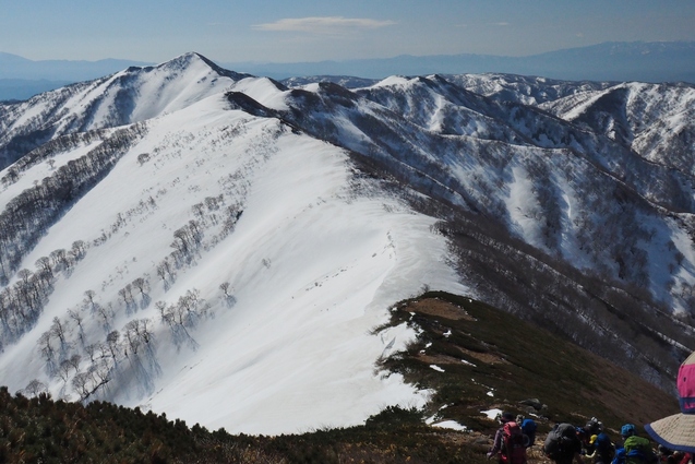 2019/4/28~30 大朝日岳~長井葉山縦走その3_b0189948_14275865.jpg