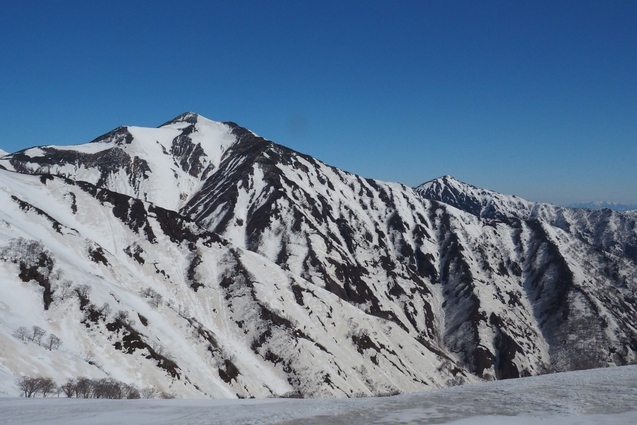 2019/4/28~30 大朝日岳~長井葉山縦走その3_b0189948_1427831.jpg