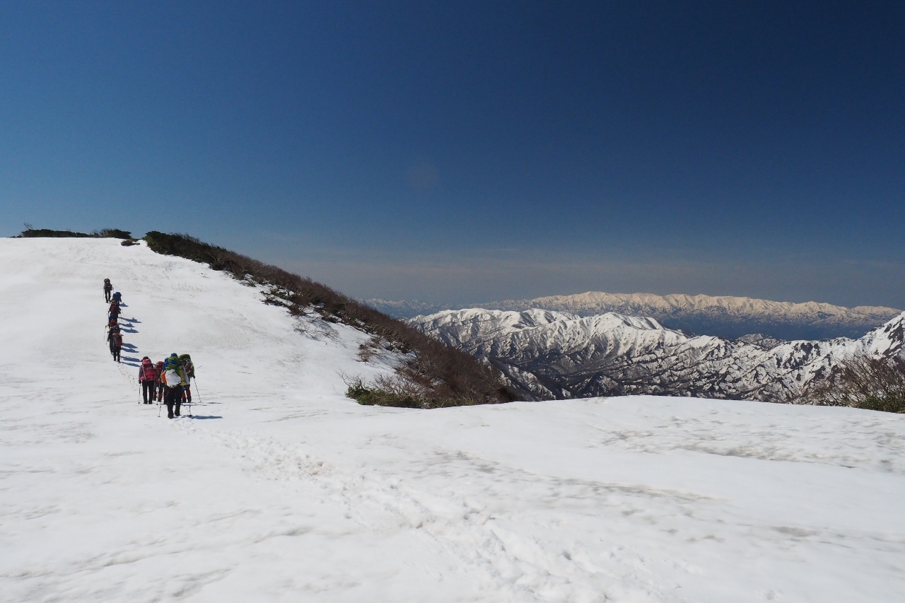 2019/4/28~30 大朝日岳~長井葉山縦走その3_b0189948_14371313.jpg
