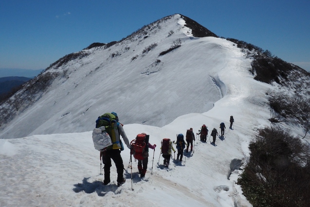 2019/4/28~30 大朝日岳~長井葉山縦走その3_b0189948_1439380.jpg