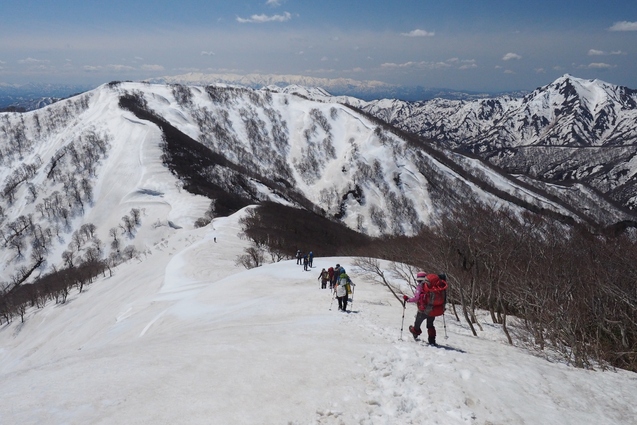 2019/4/28~30 大朝日岳~長井葉山縦走その3_b0189948_14435544.jpg
